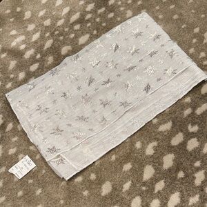 Gray and White Snowflake Scarf. NWT